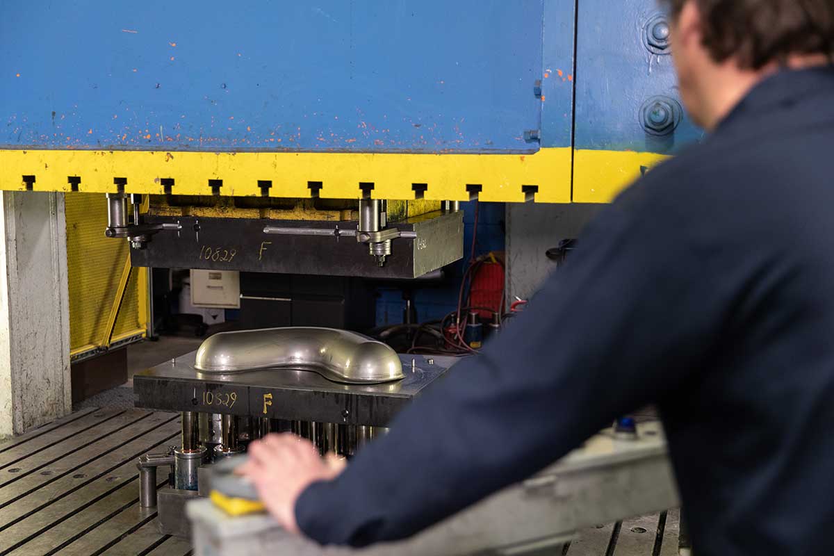 uhi employee staping parts